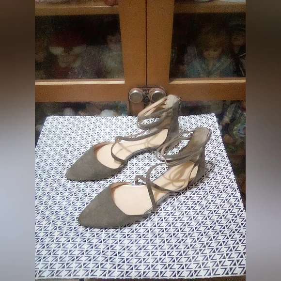 Jessica Simpson Suede Flats - Picture 4 of 16